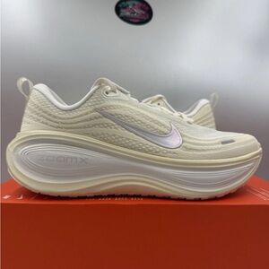 Nike Vomero Plus Sail Summit White Alabaster BRAND NEW Size 10 Women